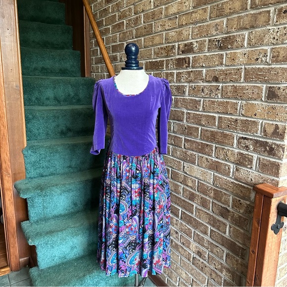 VTG 80s Retro Purple Velour Velvet Puff Sleeve Floral Paisley Cottagecore Dress - Picture 2 of 10
